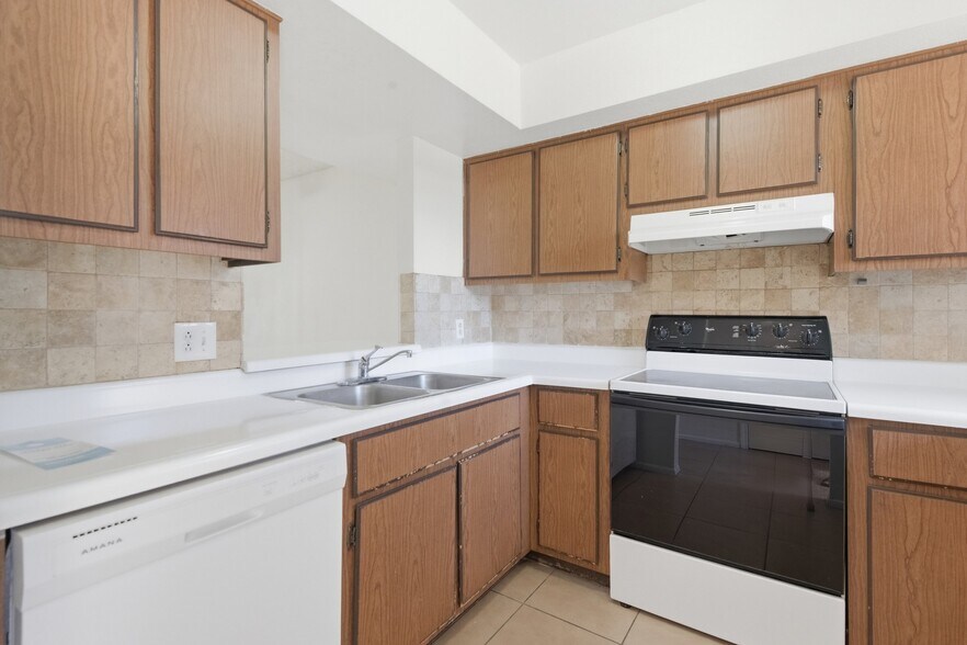 More Photos Of 2828 E Tierra Buena Ln, Phoenix Multifamily For Sale