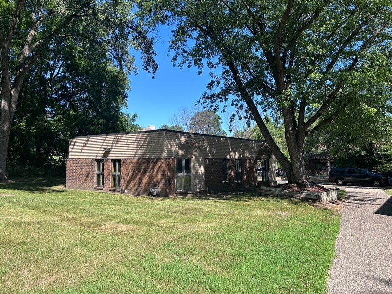 More Photos Of 17833 Hutchins Dr, Minnetonka Medical For Sale