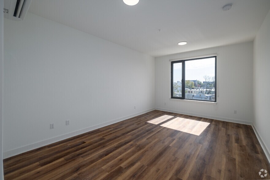 More Photos Of 873 COMMUNIPAW Ave, Jersey City Apartments For Lease