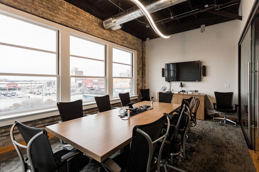 More Photos Of 2362 Russell St, Detroit Storefront Retail Office For Lease