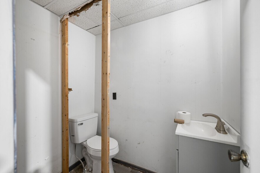 More Photos Of 144 E Broadway, Newport Storefront Retail Office For Sale