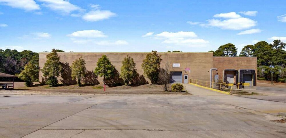 More Photos Of 223 Dedication Dr, Fayetteville Industrial For Lease