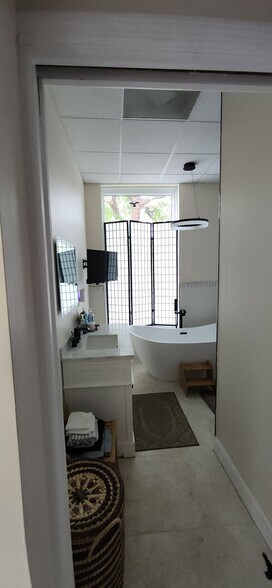 More Photos Of 3120-3131 E Riverside Dr, Fort Myers Flex For Sale