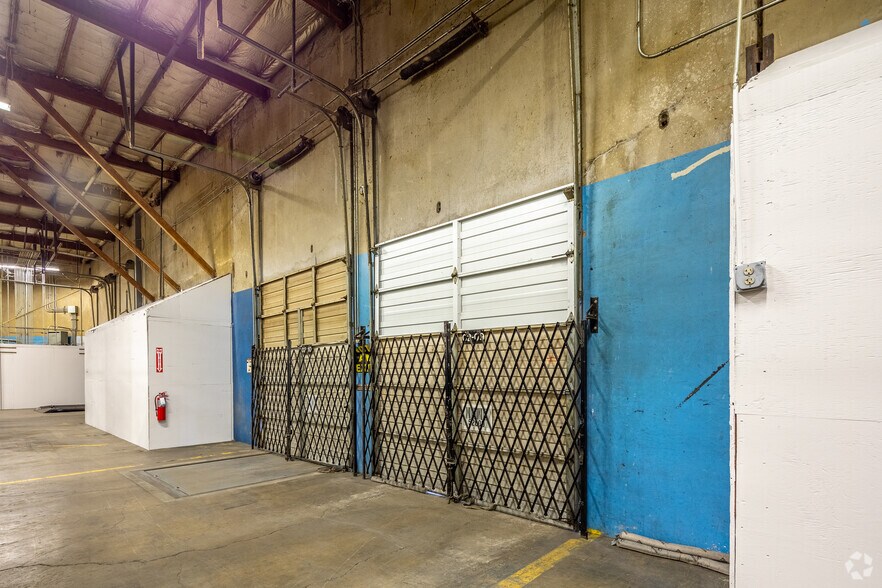 More Photos Of 6035 NE 92nd Dr, Portland Warehouse For Lease