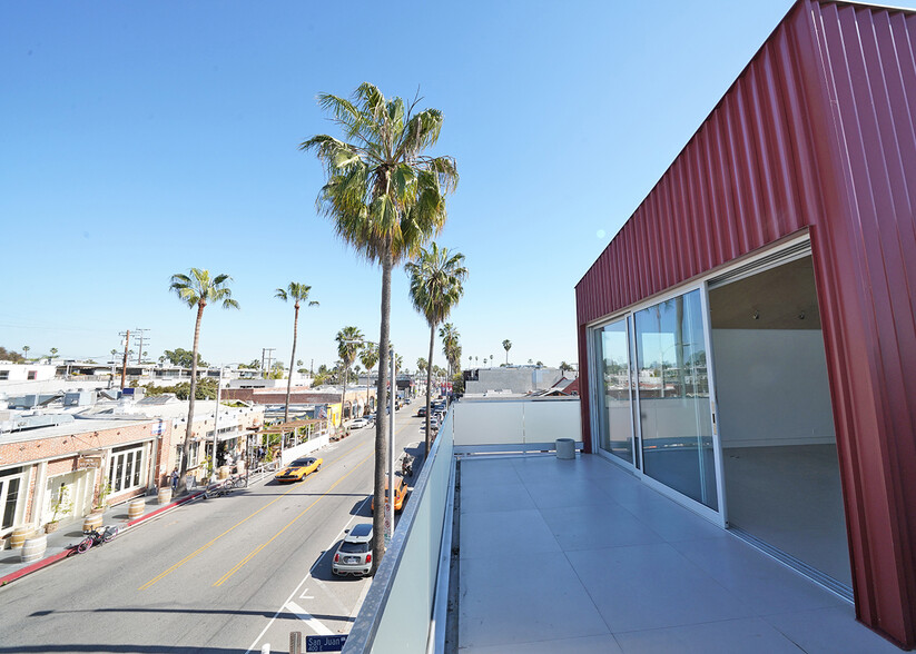 Primary Photo Of 1134 Abbot Kinney blvd, Venice Specialty For Lease