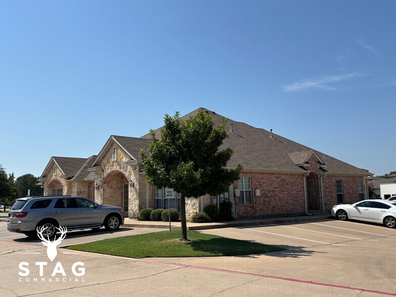 More Photos Of 1212 Bent Oaks Ct, Denton Office For Sale