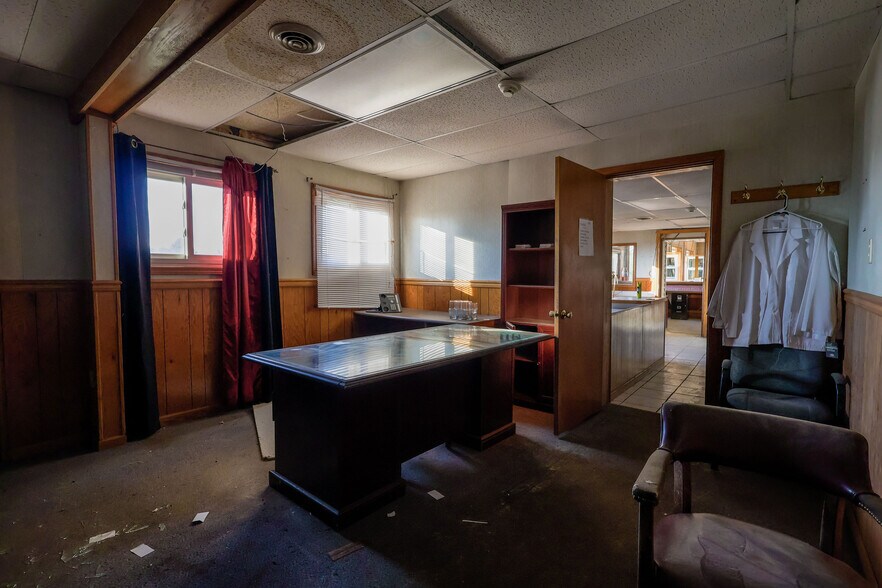 More Photos Of 11830 Shaver Rd, Schoolcraft Office For Sale