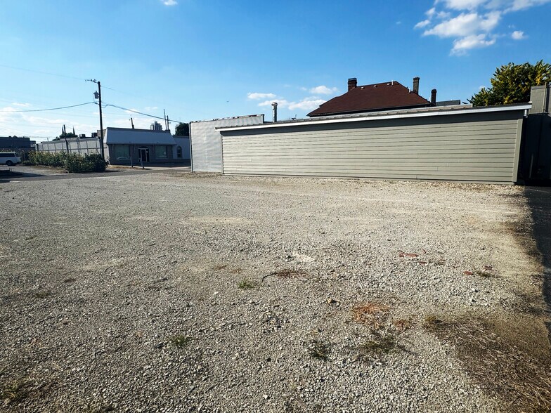 More Photos Of 220 N Davidson St, Indianapolis Research And Development For Lease