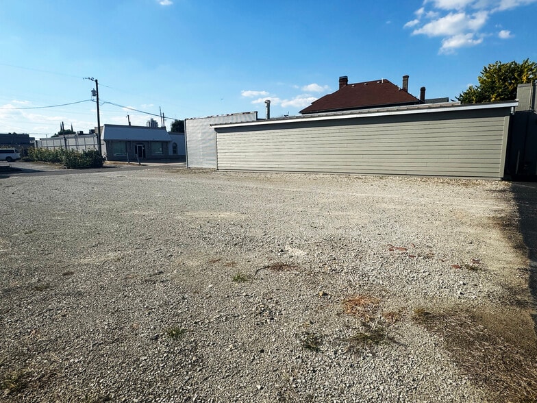 More Photos Of 220 N Davidson St, Indianapolis Research And Development For Lease