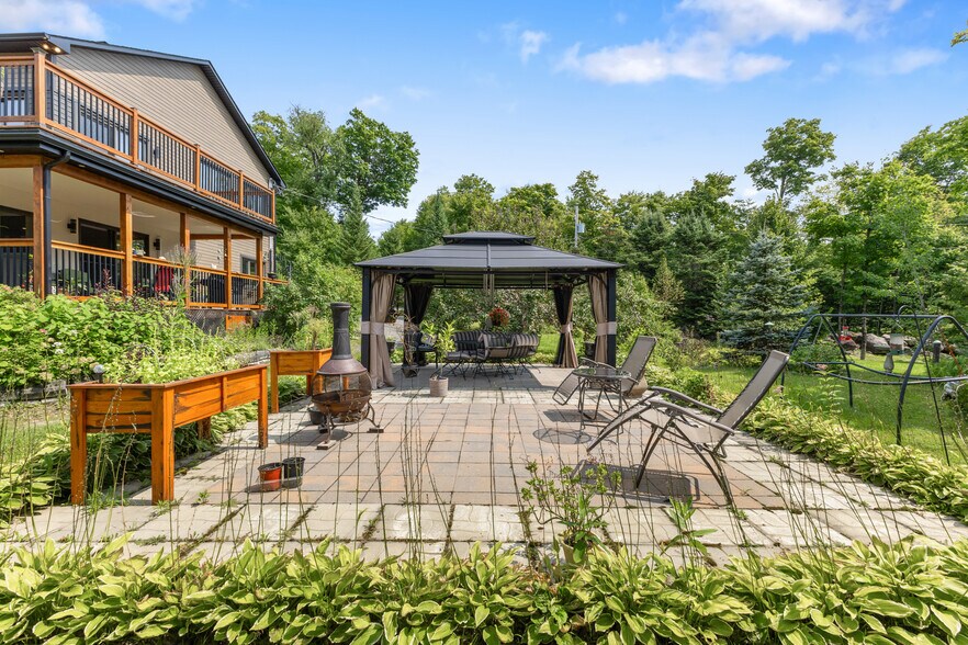 More Photos Of 57 Rue Allan, Brownsburg-chatham Apartments For Sale