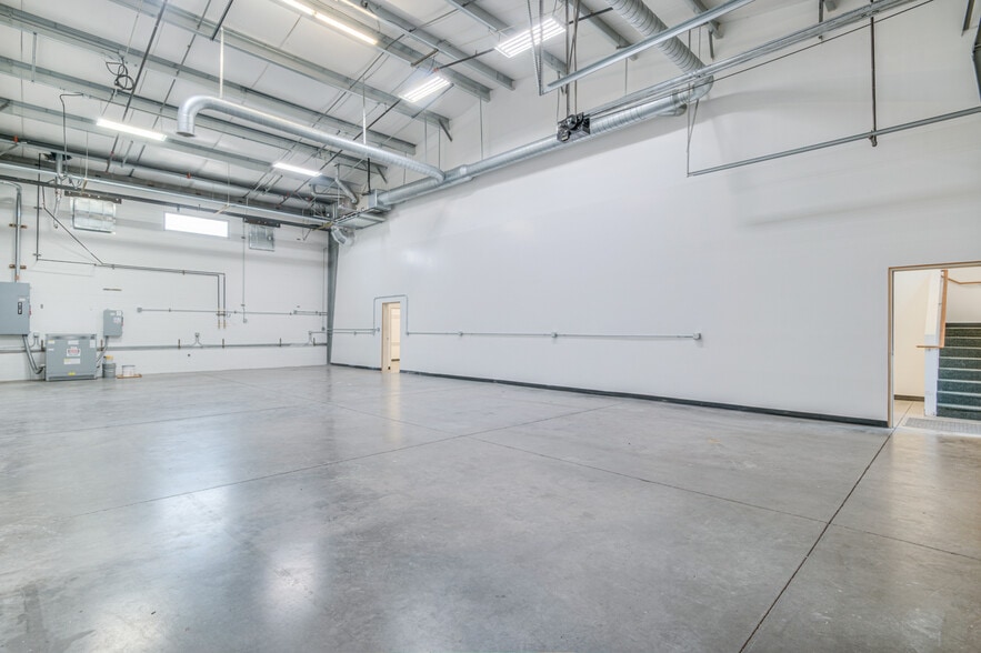 More Photos Of 62958 NE Layton Ave, Bend Light Manufacturing For Sale