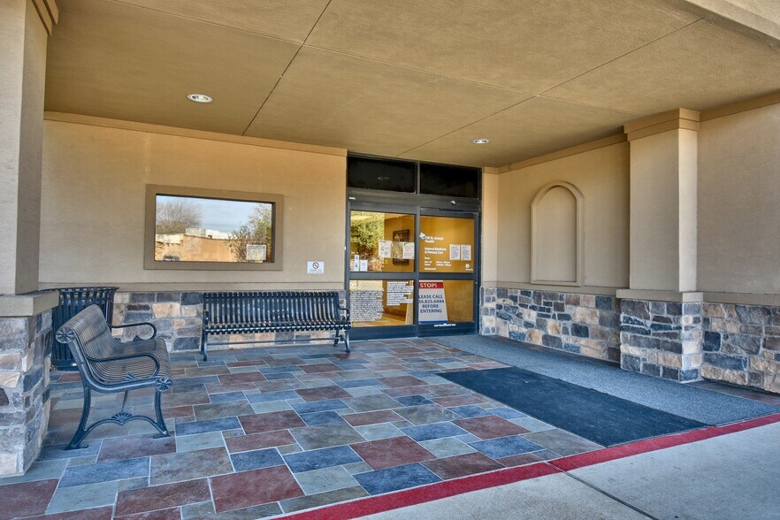 More Photos Of 501 E Washington Ave, Navasota Medical For Sale