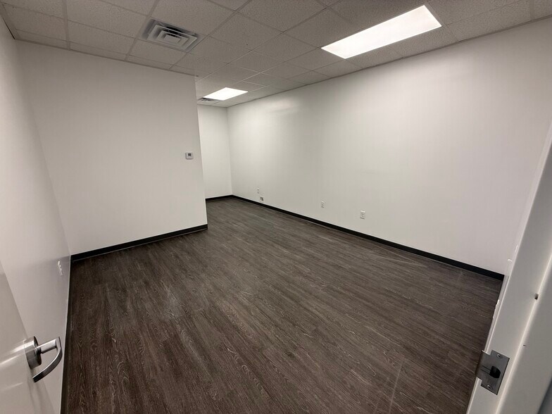 More Photos Of 5780 Dorchester Rd, Charleston Warehouse For Lease