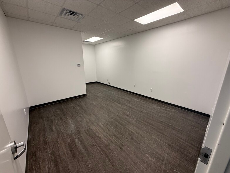 More Photos Of 5780 Dorchester Rd, Charleston Warehouse For Sale