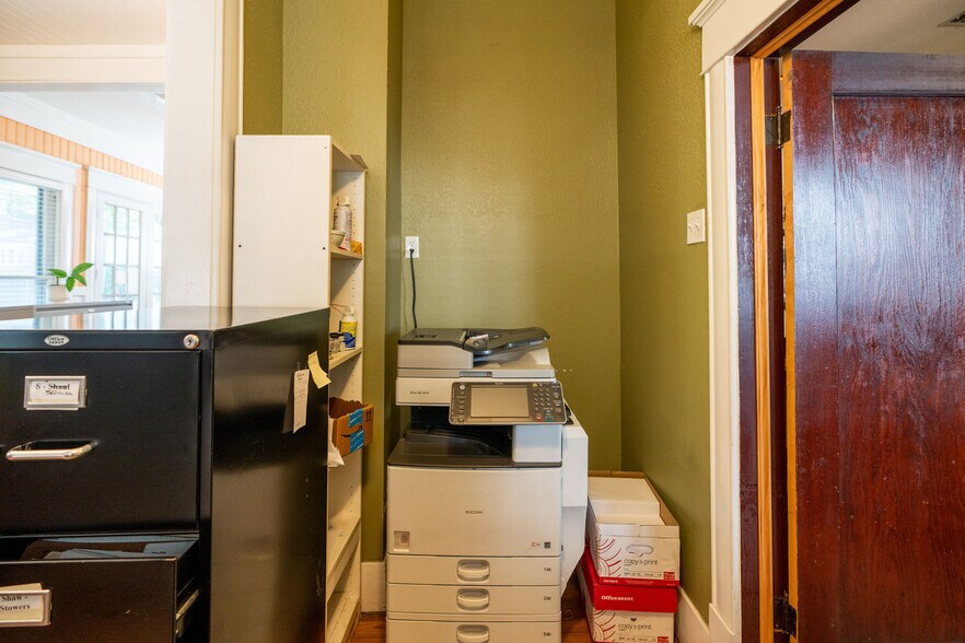 More Photos Of 806 W 11th St, Austin Office Residential For Lease