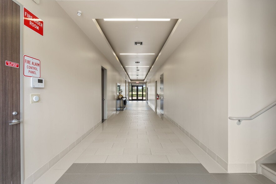 More Photos Of 6514 Highway 90A, Sugar Land Medical For Sale