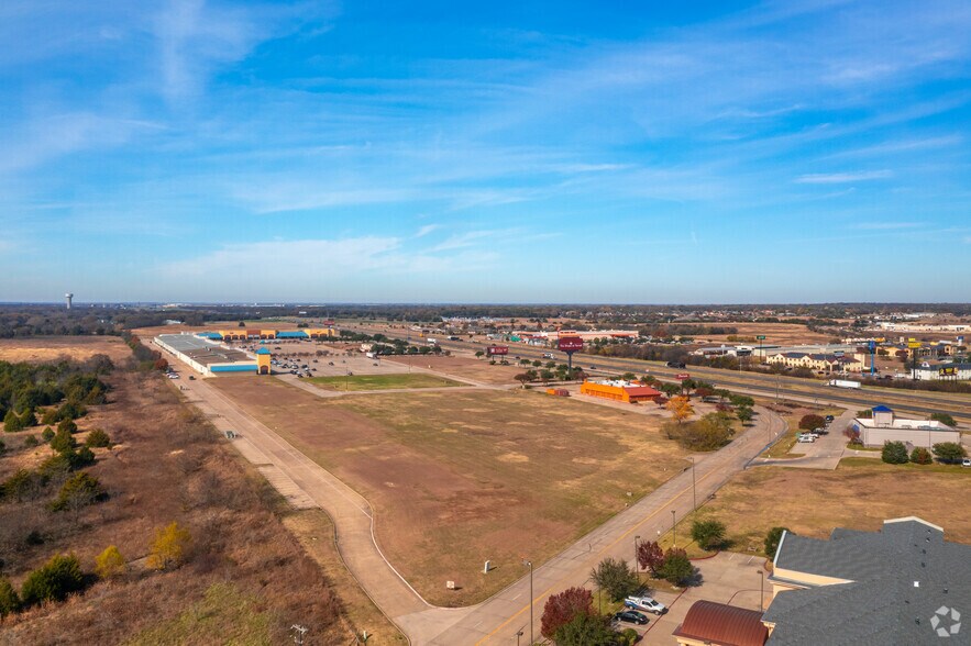 More Photos Of 301 Tanger Dr, Terrell Unknown For Lease