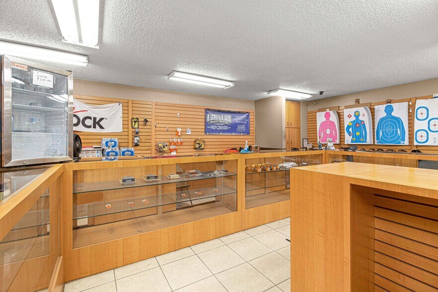 More Photos Of 1031 NE 16th St, Ocala Manufacturing For Sale