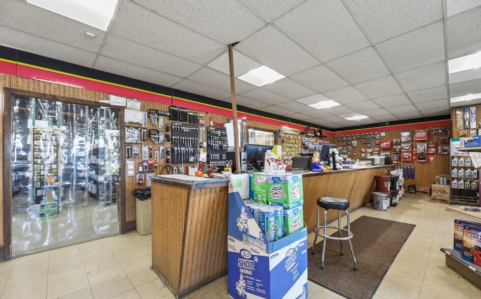 More Photos Of 1260 East St, Pittsfield Freestanding For Sale
