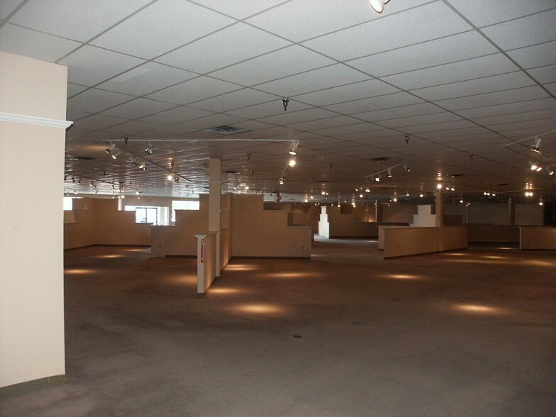 More Photos Of 3515-3559 W Northern Ave, Phoenix General Retail For Lease