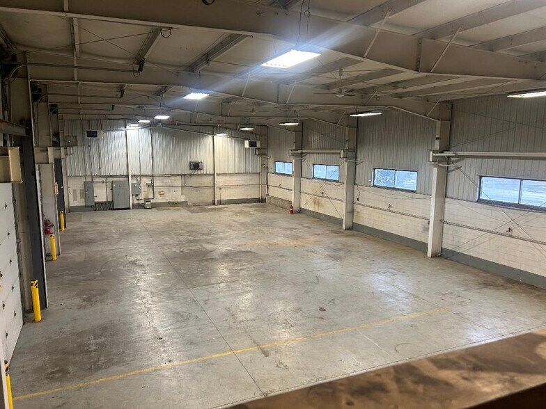 More Photos Of 5747 W Raymond St, Indianapolis Warehouse For Sale