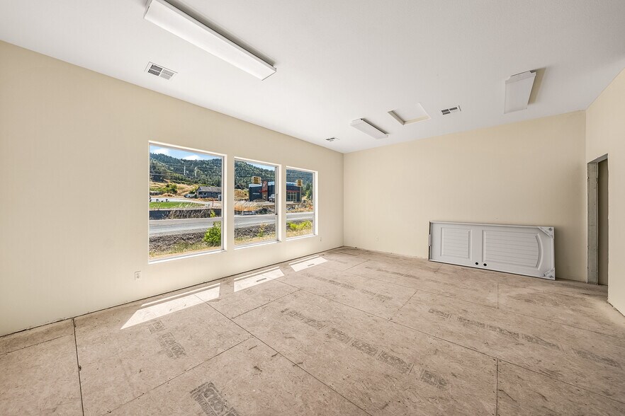 More Photos Of 209 S Old Pacific Hwy, Myrtle Creek Office For Sale