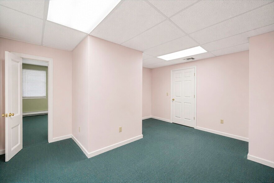 More Photos Of 147 N Ocean Ave, Patchogue Office For Sale
