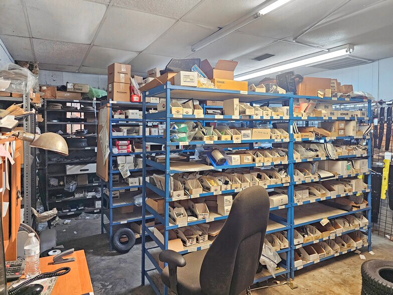 More Photos Of 508 Cedar Bayou Rd, Baytown Warehouse For Sale