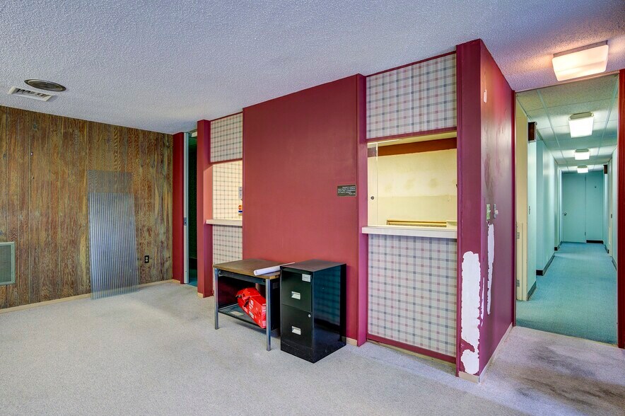 More Photos Of 337 Bluff City Hwy, Bristol Office For Sale