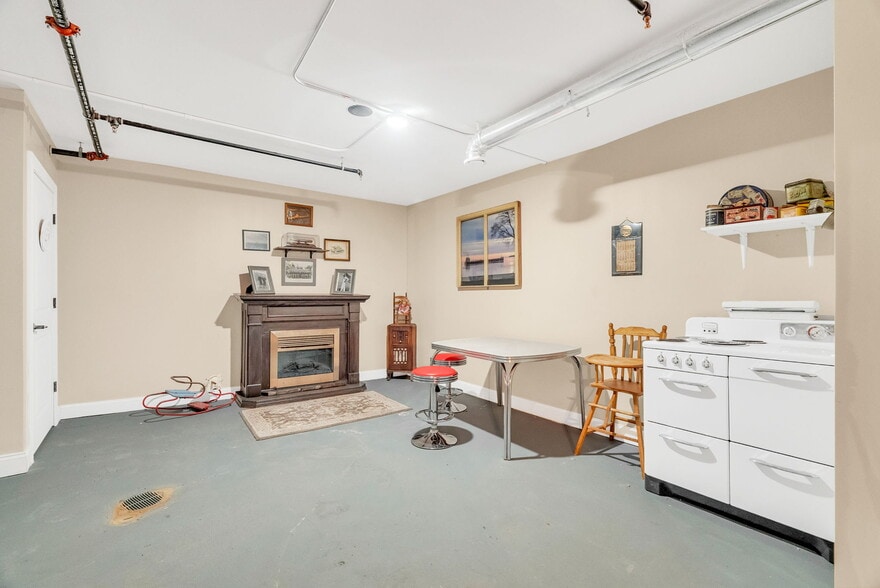 More Photos Of 306-310 Huron Ave, Port Huron Freestanding For Sale