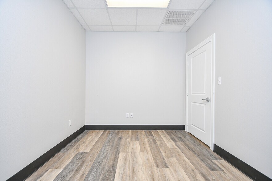 More Photos Of 21621 Rhodes Rd, Spring Warehouse For Lease