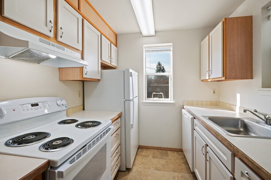 More Photos Of 6042 Fauntleroy Way SW, Seattle Apartments For Sale