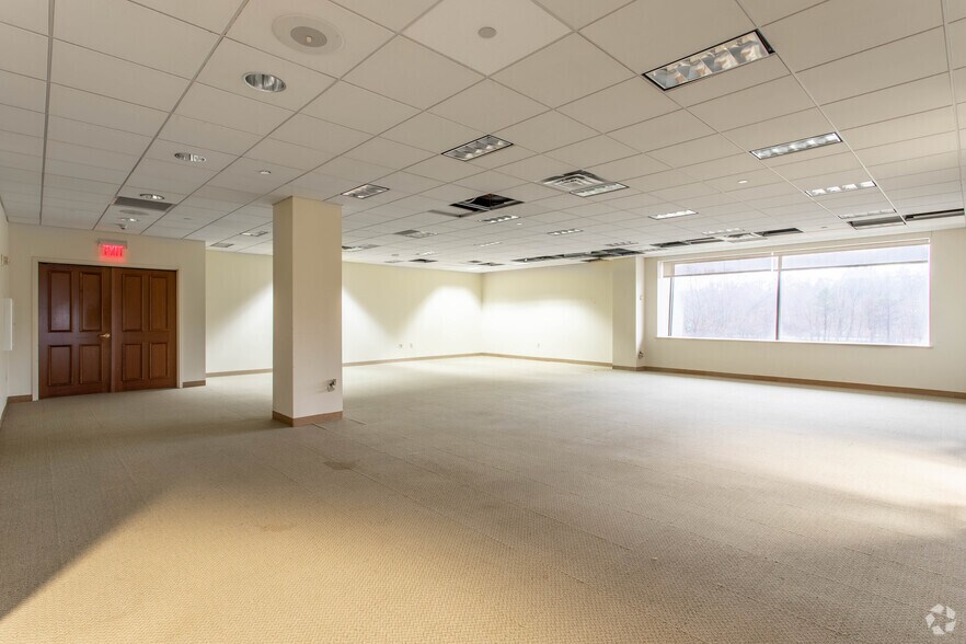 More Photos Of 1500 E Main St, Newark Office For Sale