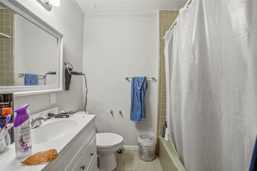 More Photos Of 923 Loop 332, Liberty Hill Storefront Retail Residential For Sale