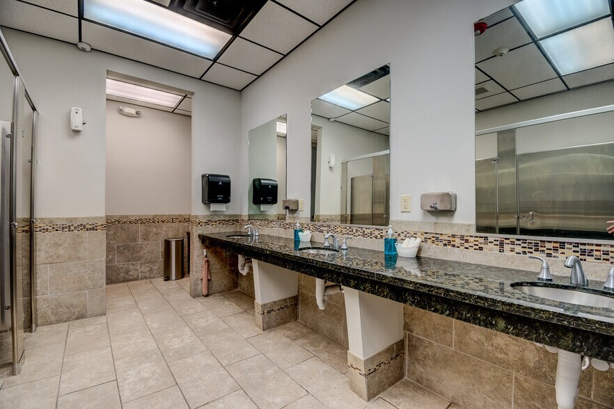 More Photos Of 5819 10th St, Katy Storefront For Sale