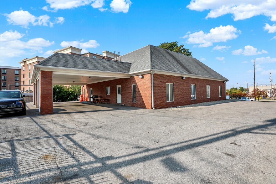 More Photos Of 615 Russell Ave, Indianapolis Medical For Sale
