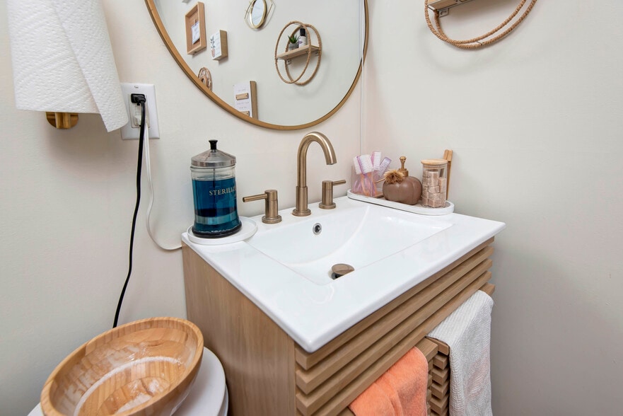 More Photos Of 1420-1426 E Bradford Pky, Springfield Medical For Lease