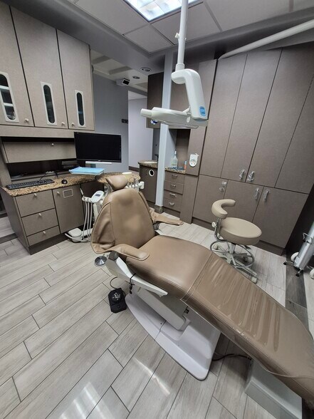 More Photos Of 17023 Hawthorne Blvd, Lawndale Medical For Sale