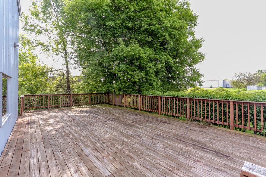 More Photos Of 2537 Daniels St, Madison Office For Lease