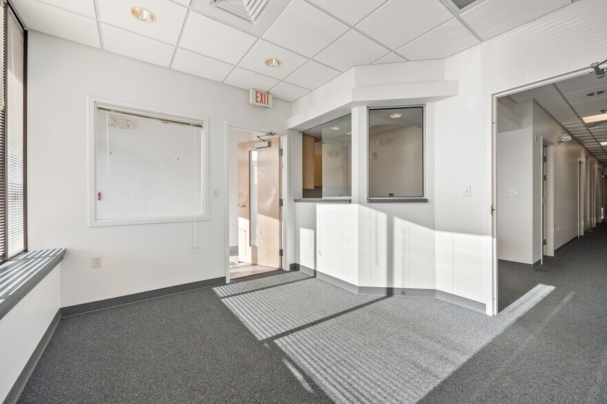 More Photos Of 108 Valley Dr, Elburn Storefront For Lease