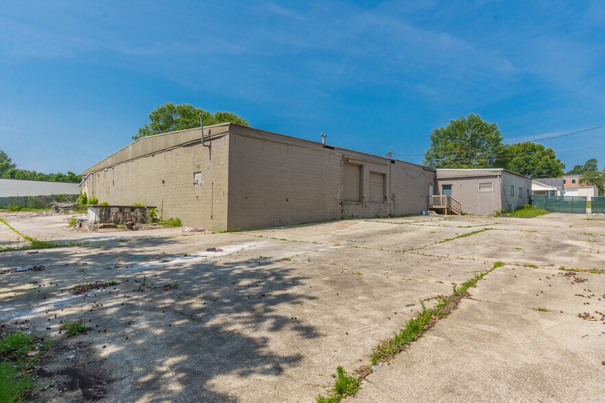 More Photos Of 8456 Newman St, Douglasville Light Manufacturing For Lease