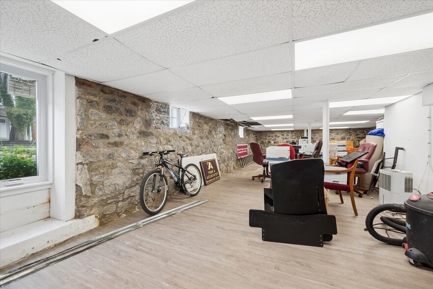 More Photos Of 6 Leigh St, Clinton Township Office For Sale