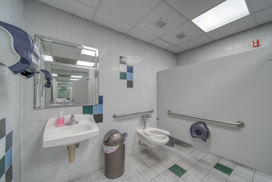 More Photos Of 7500 NW 52nd St, Miami Medical For Lease