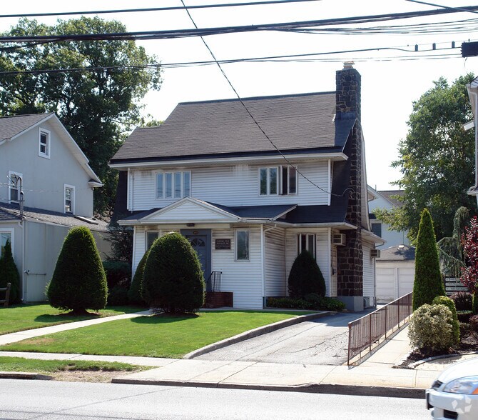 Primary Photo Of 690 Forest Ave, Staten Island Coworking Space