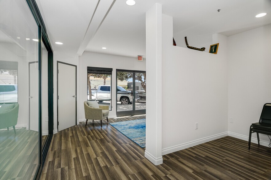 More Photos Of 928-950 Hornblend St, San Diego Office For Sale