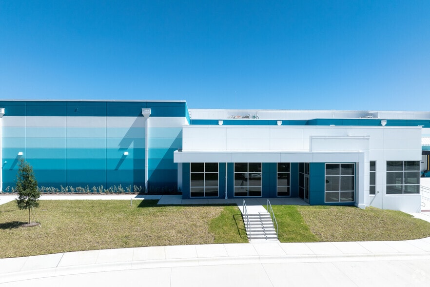 More Photos Of 2651 SW Waterside Way, Stuart Refrigeration Cold Storage For Sale
