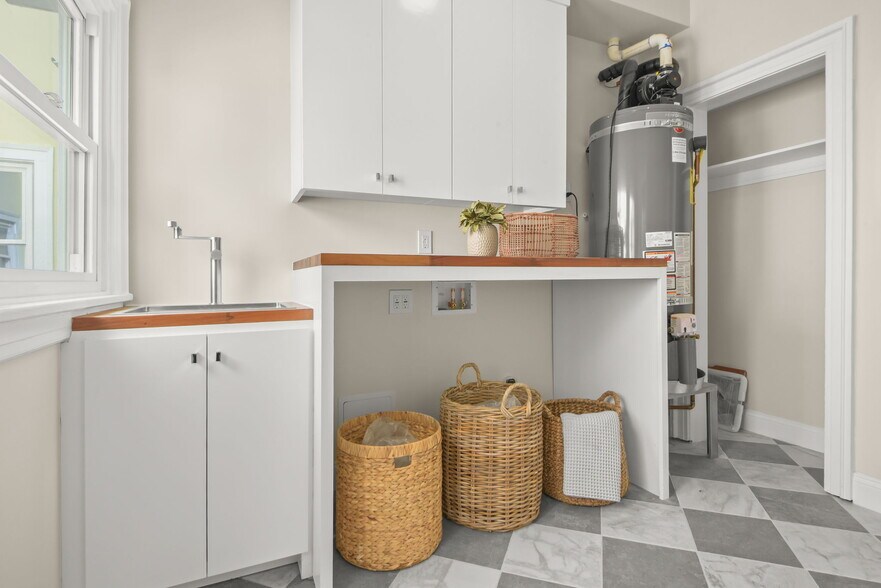 More Photos Of 320 S Kingsley Dr, Los Angeles Apartments For Sale