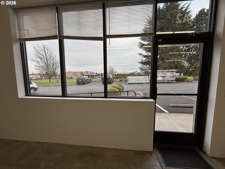 More Photos Of 2401 E Hancock St, Newberg Flex For Lease