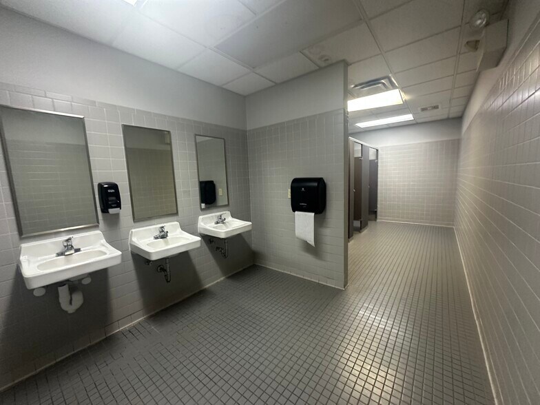 More Photos Of 645 Lucy Black Rd, Bolivar Office Residential For Sale