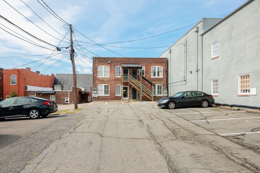More Photos Of 1312 W Main St, Richmond Office For Lease